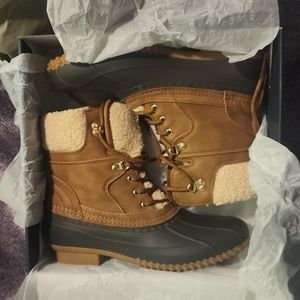 Tommy Hilfiger duck boots never worn size 10 brown and navy